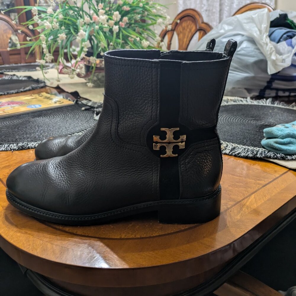 Tory Burch size 8.5